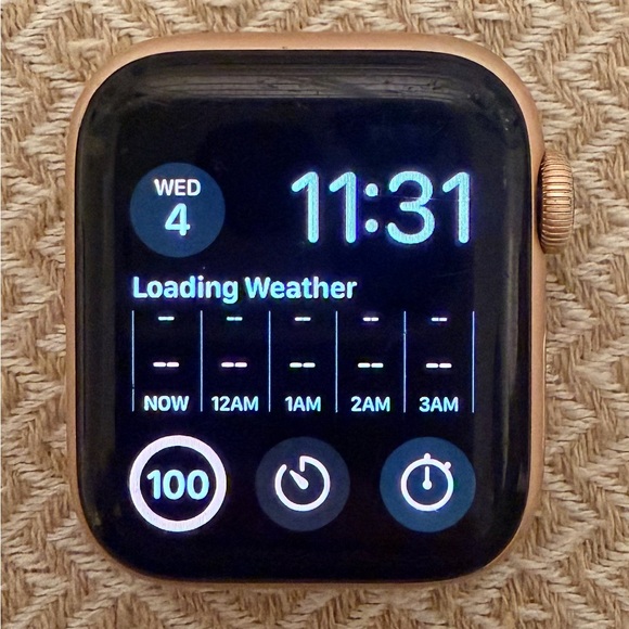 Apple Watch Smartwatch with Rose Gold FinishSeries 4 40mm